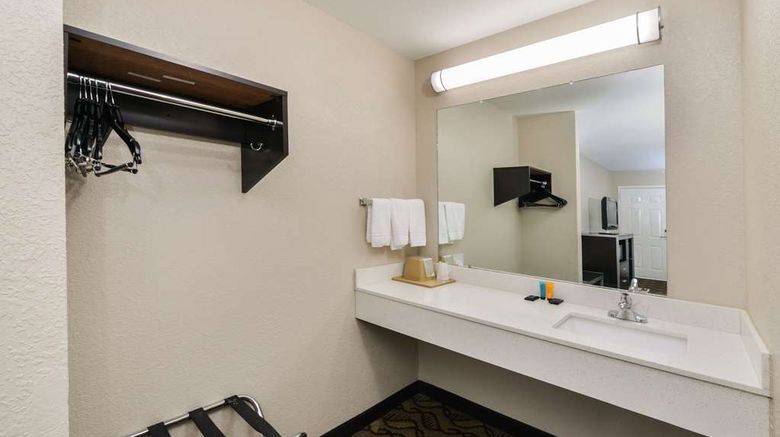 <b>Americas Best Value Inn Pasadena Room</b>. Images powered by <a href="https://iceportal.shijigroup.com/" title="IcePortal" target="_blank">IcePortal</a>.