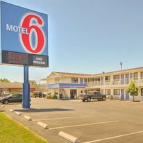 Motel 6 Fresno Blackstone North