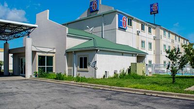 Motel 6 Seymour North