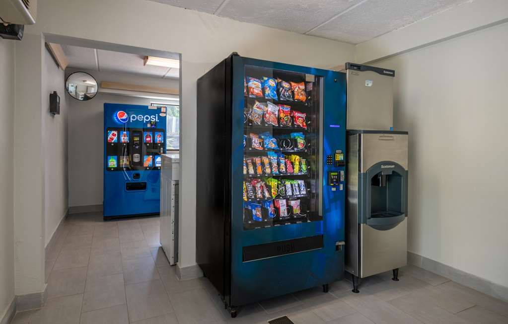 【ZP 】AUBERGE BIG CHARLOTTE Cheap Hotel in Charlotte, NC 28214 | Red Roof