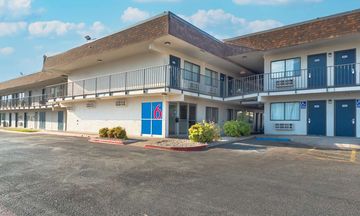Motel 6 Del Rio