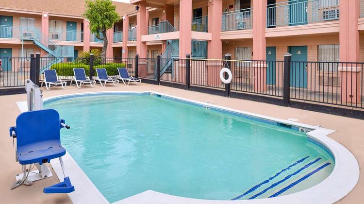 Americas Best Value Inn Clute Lake Jacks Pool