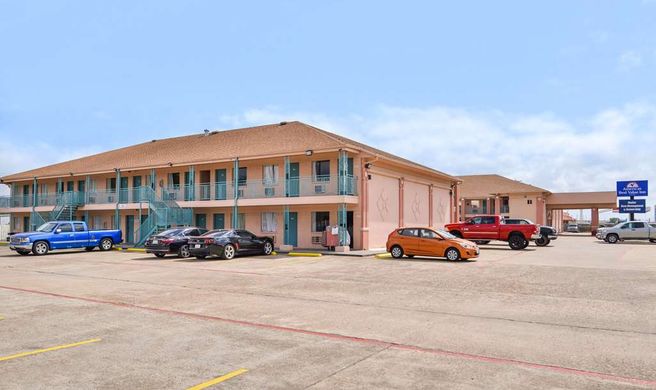 Americas Best Value Inn Clute Lake Jacks Exterior