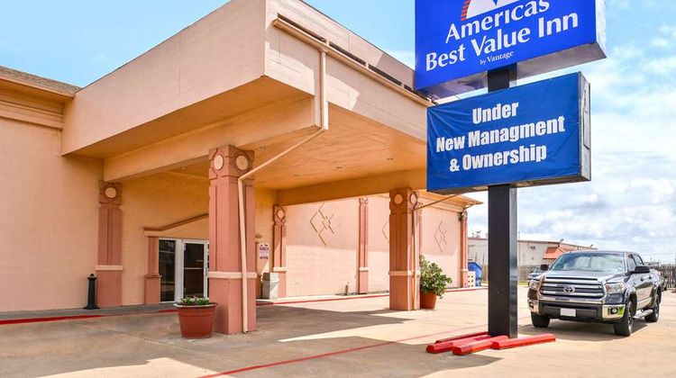 Americas Best Value Inn Clute Lake Jacks Exterior
