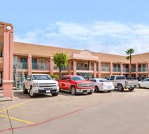 Americas Best Value Inn Clute Lake Jacks Exterior