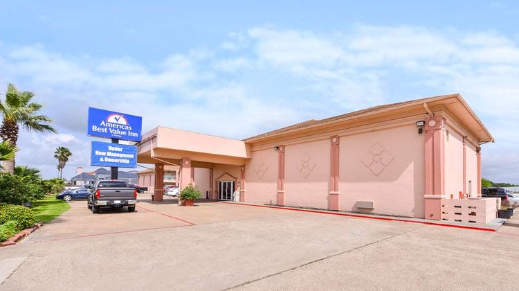 Americas Best Value Inn Clute Lake Jacks Exterior