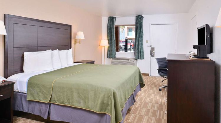 Americas Best Value Inn Clute Lake Jacks Room