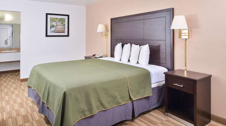 Americas Best Value Inn Clute Lake Jacks Room