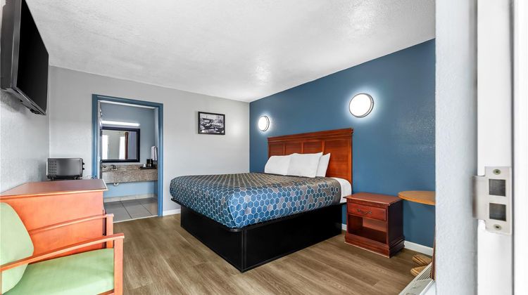 Americas Best Value Inn Indianola Room