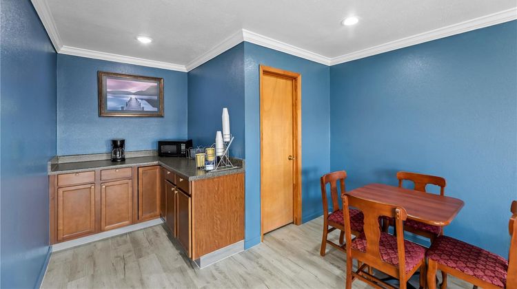 Americas Best Value Inn Indianola Restaurant