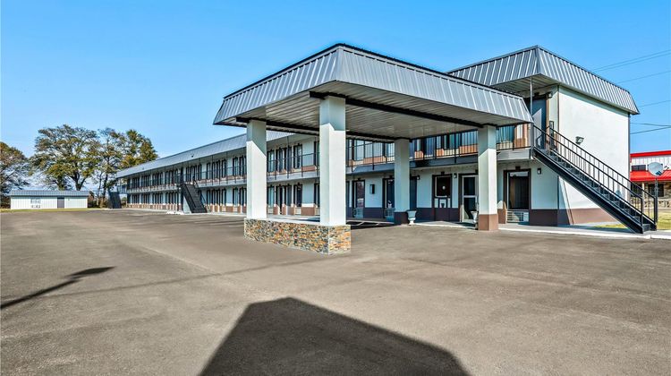 Americas Best Value Inn Indianola Exterior