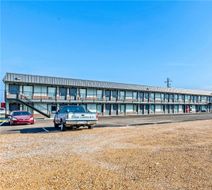 Americas Best Value Inn Indianola Exterior