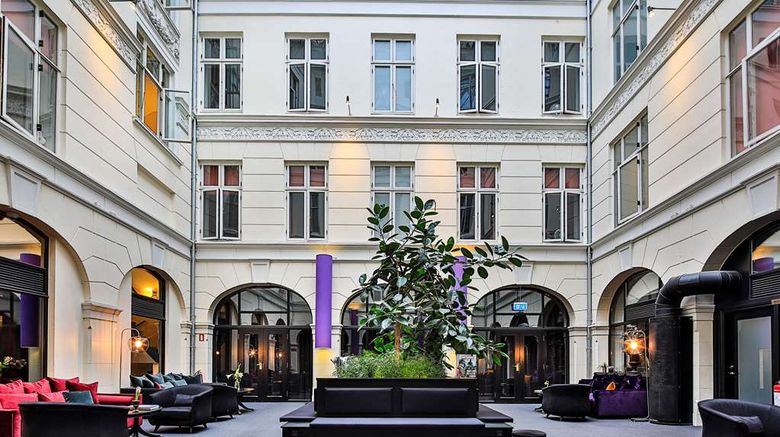 <b>Hotel Kong Frederik Lobby</b>. Images powered by <a href="https://iceportal.shijigroup.com/" title="IcePortal" target="_blank">IcePortal</a>.