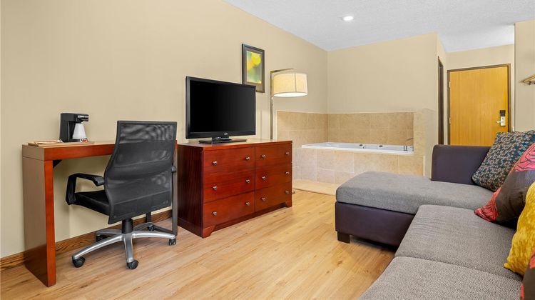 Americas Best Value Inn, Beardstown Suite