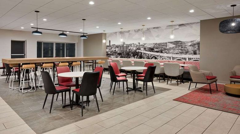 <b>Ramada by Wyndham Whitehall/Allentown Restaurant</b>. Images powered by <a href="https://iceportal.shijigroup.com/" title="IcePortal" target="_blank">IcePortal</a>.