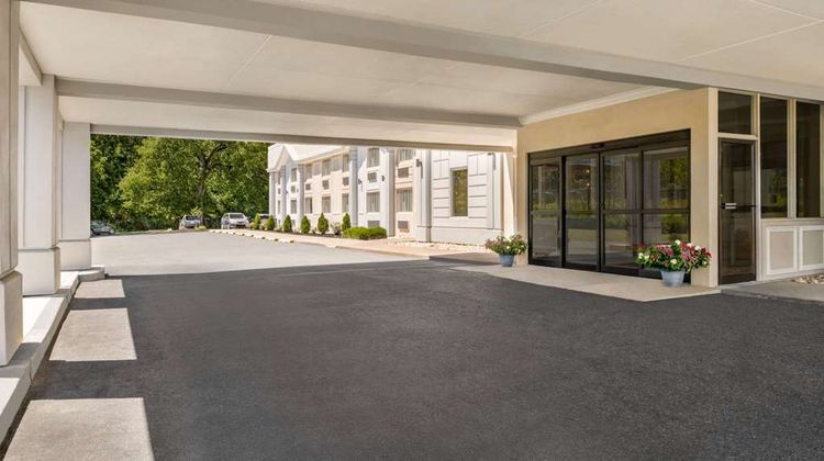 Ramada by Wyndham Whitehall/Allentown Exterior