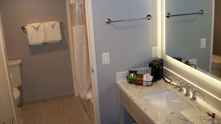 Ramada Burbank Airport Room
