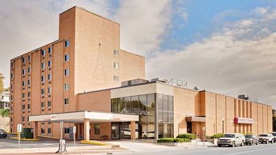 Ramada Marquette