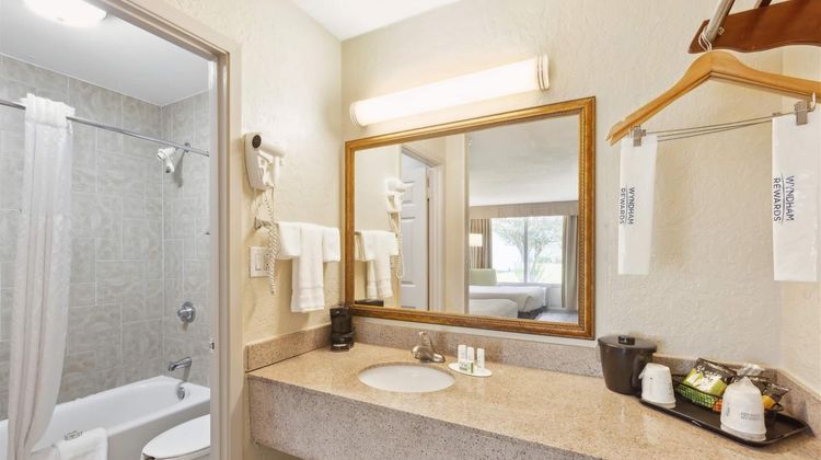 Ramada Houma Room
