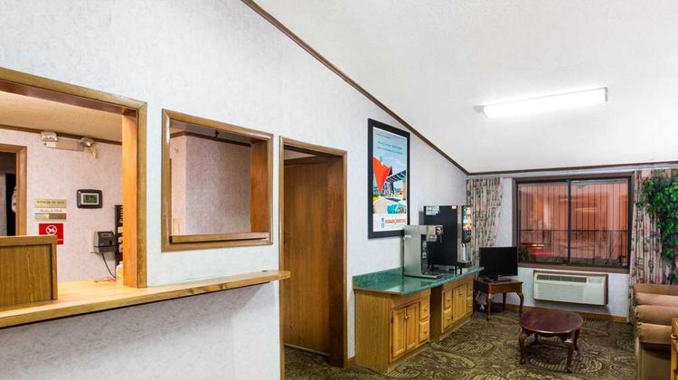Howard Johnson Express Inn - Wilmington Lobby