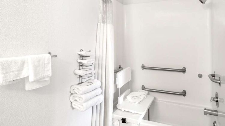 Howard Johnson Express Inn - Wilmington Room