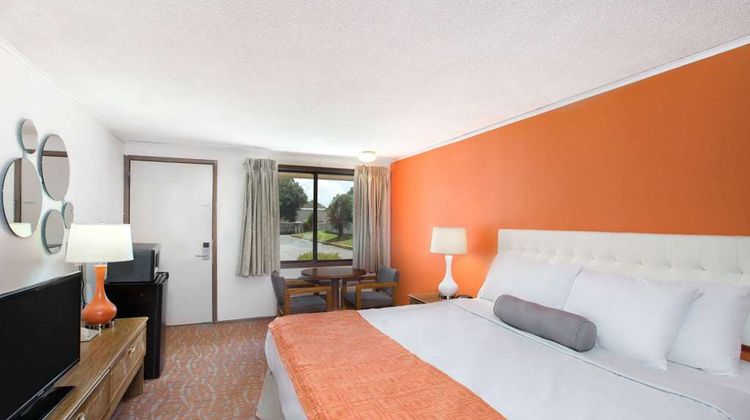 Howard Johnson Express Inn - Wilmington Room
