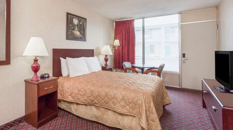 Ramada Limited Norfolk Room