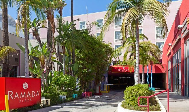 Ramada Plaza West Hollywood Hotel/Suites Exterior