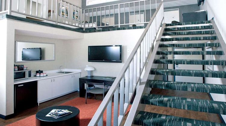 Ramada Plaza West Hollywood Hotel/Suites Suite
