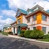 Howard Johnson Hotel - Toms River
