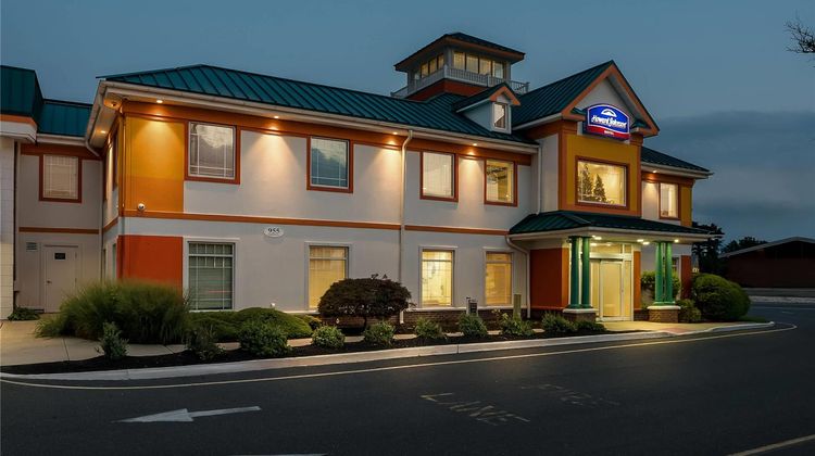 Howard Johnson Hotel - Toms River Exterior