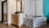 Howard Johnson Hotel - Toms River Suite