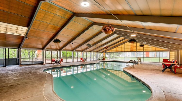 Howard Johnson Hotel - Toms River Pool