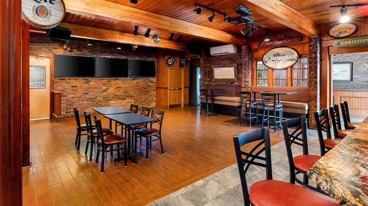 Howard Johnson Hotel - Toms River Restaurant
