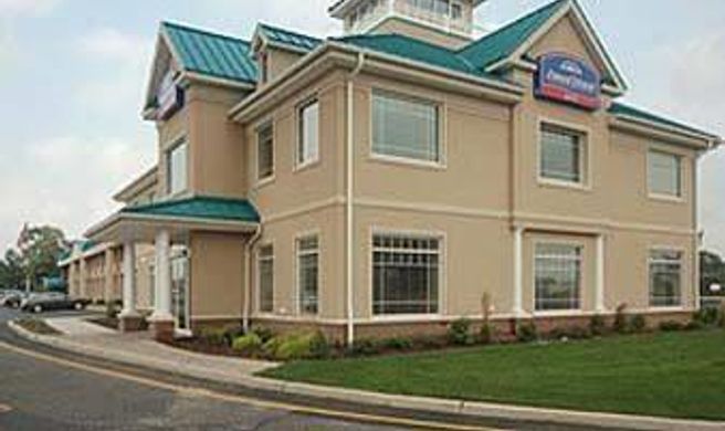 Howard Johnson Hotel - Toms River Exterior