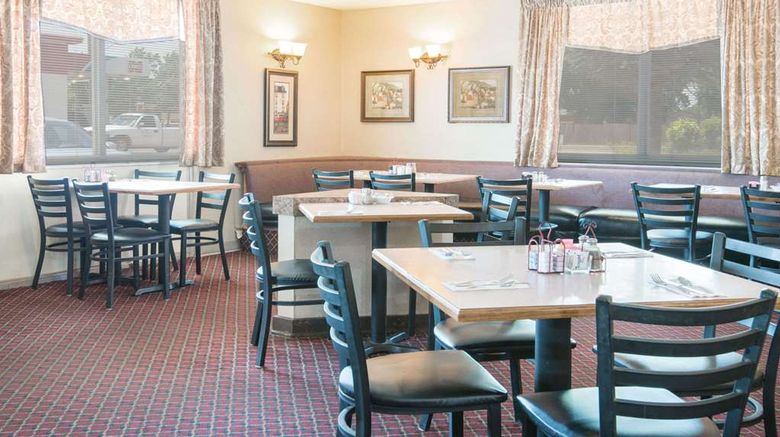 <b>Ramada Enid Restaurant</b>. Images powered by <a href="https://iceportal.shijigroup.com/" title="IcePortal" target="_blank">IcePortal</a>.