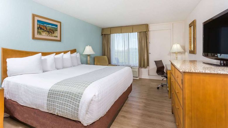 <b>Ramada Plaza Nags Head Oceanfront Room</b>. Images powered by <a href="https://iceportal.shijigroup.com/" title="IcePortal" target="_blank">IcePortal</a>.