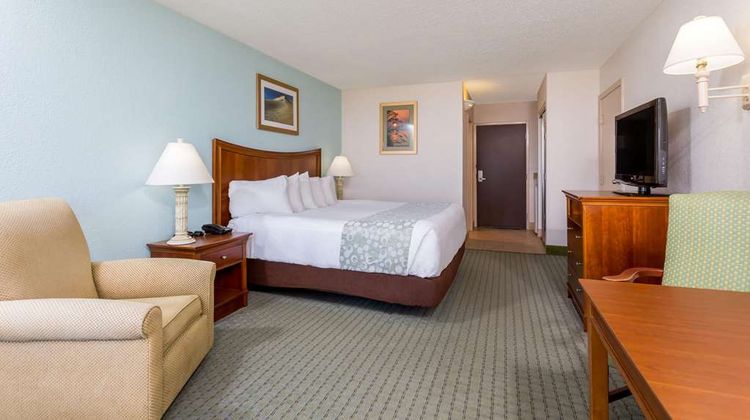 Ramada Plaza Nags Head Oceanfront Room