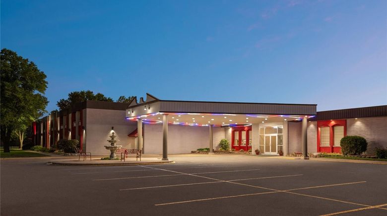 Ramada Grand Forks Exterior. Images powered by <a href="https://iceportal.shijigroup.com" target="_blank" rel="noopener">Ice Portal</a>.