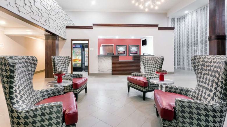 <b>Ramada Tuscaloosa Lobby</b>. Images powered by <a href="https://iceportal.shijigroup.com/" title="IcePortal" target="_blank">IcePortal</a>.
