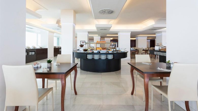 <b>Hotel Palma Bellver managed by Melia Restaurant</b>. Images powered by <a href="https://iceportal.shijigroup.com/" title="IcePortal" target="_blank">IcePortal</a>.