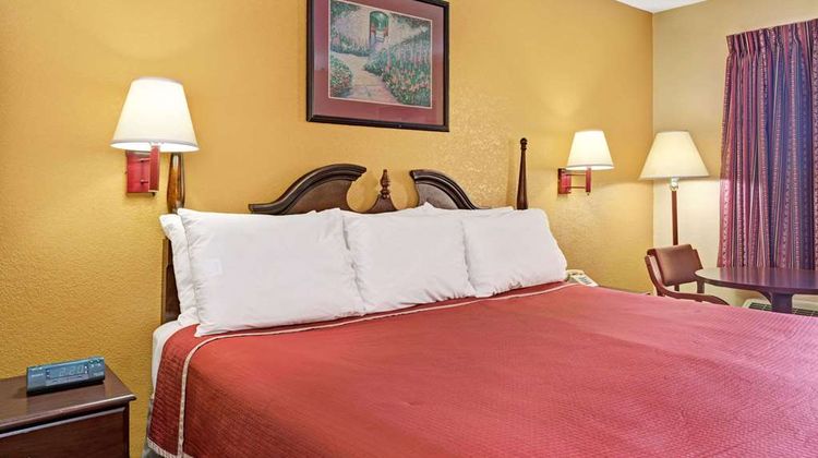 Travelodge Forest Park Atlanta South Room
