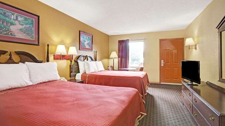 Travelodge Forest Park Atlanta South Room