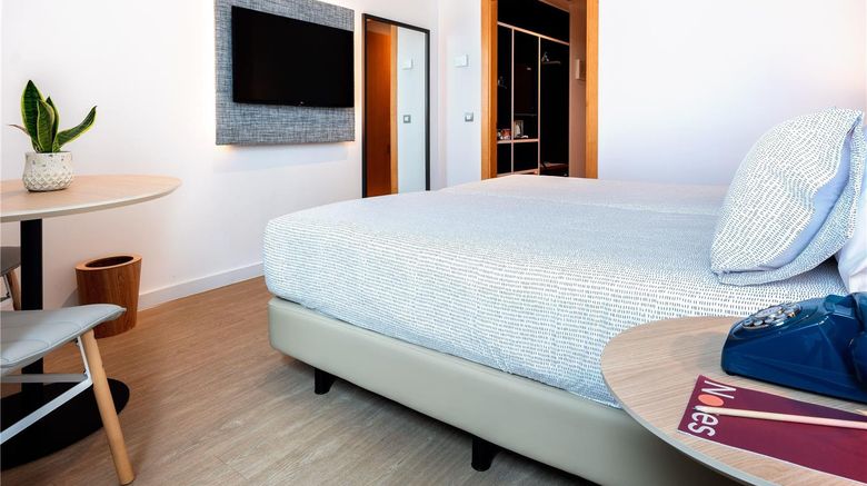 <b>Innside Barcelona Airport Room</b>. Images powered by <a href="https://iceportal.shijigroup.com/" title="IcePortal" target="_blank">IcePortal</a>.