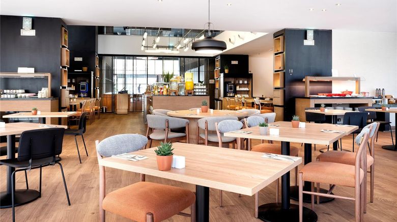 <b>Hotel Condal Mar, Affiliated by Melia Restaurant</b>. Images powered by <a href="https://iceportal.shijigroup.com/" title="IcePortal" target="_blank">IcePortal</a>.