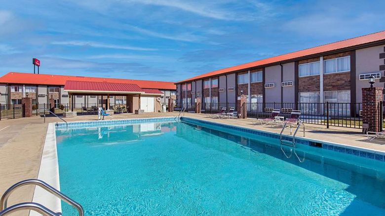 <b>Ramada Bowling Green Pool</b>. Images powered by <a href="https://iceportal.shijigroup.com/" title="IcePortal" target="_blank">IcePortal</a>.