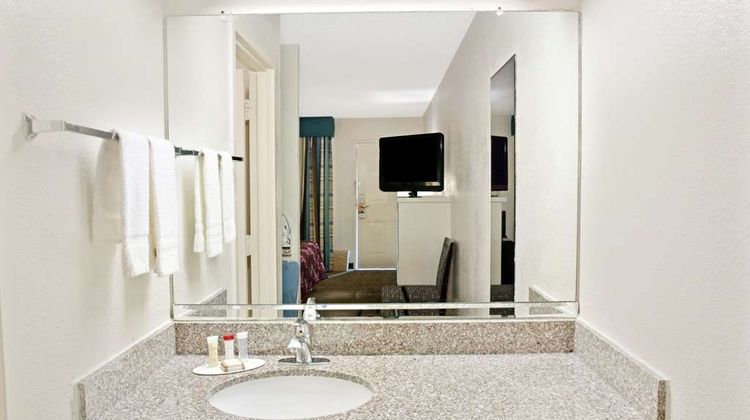 Howard Johnson Express  Houston Downtown Room