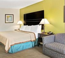 Howard Johnson Express  Houston Downtown Room