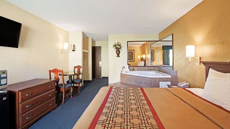 <b>Days Inn Charlotte/Woodlawn Suite</b>. Images powered by <a href="https://iceportal.shijigroup.com/" title="IcePortal" target="_blank">IcePortal</a>.