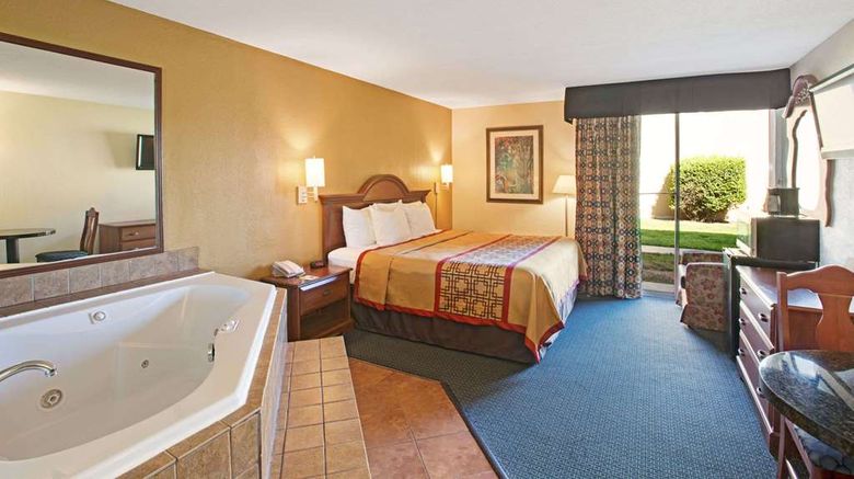 <b>Days Inn Charlotte/Woodlawn Suite</b>. Images powered by <a href="https://iceportal.shijigroup.com/" title="IcePortal" target="_blank">IcePortal</a>.